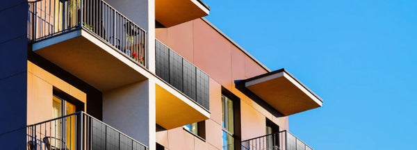 pannelli solari sul balcone in condominio
